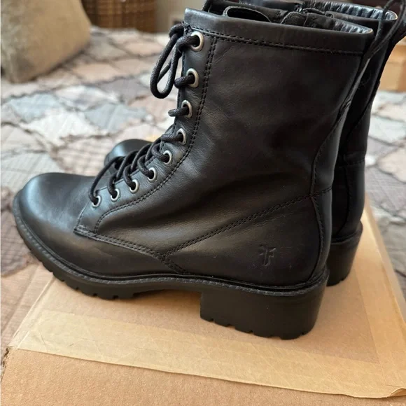 🖤 Frye Woman’s Black Lace-Up Combat Boots - Picture 4 of 8